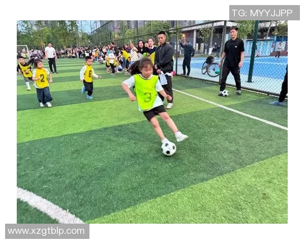 儿童足球基本动作全解析助力小球员技能提升与快乐成长 儿童足球基本动作全解析助力小球员技能提升与快乐成长